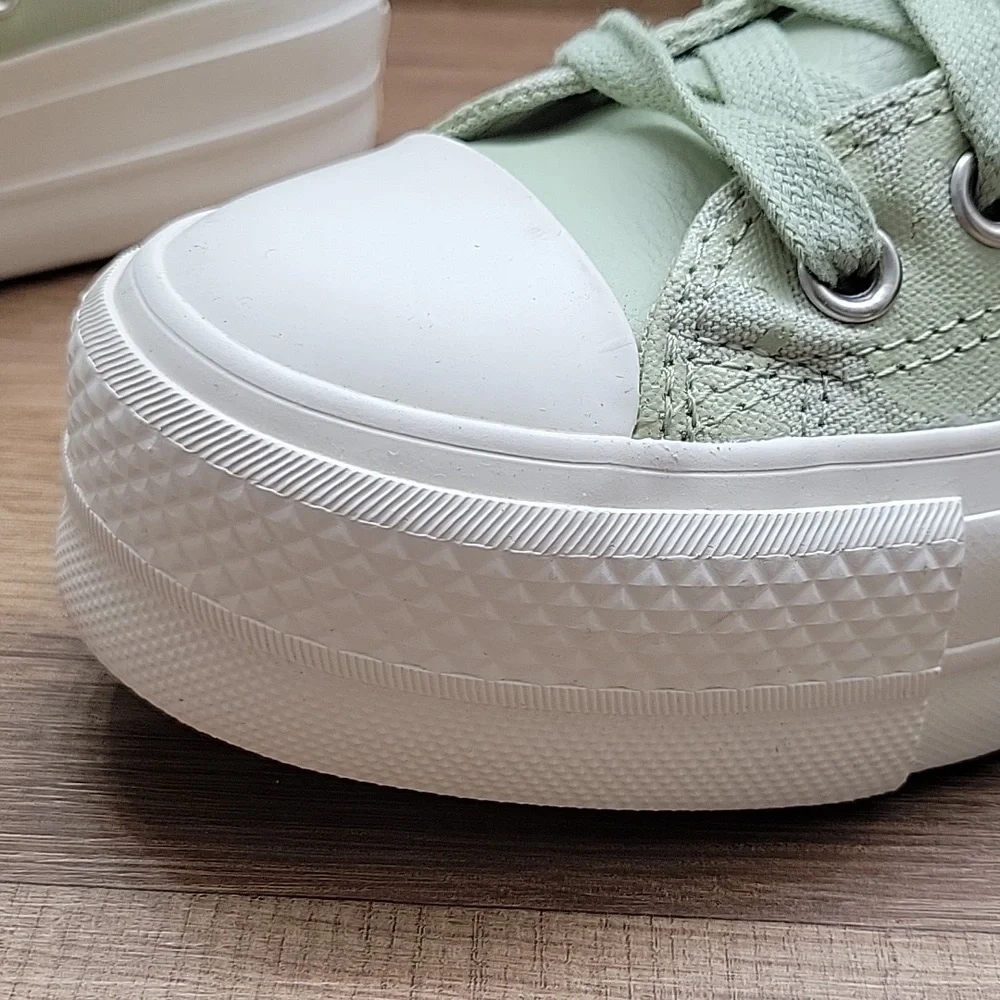 Converse shoes women Brand new platform.